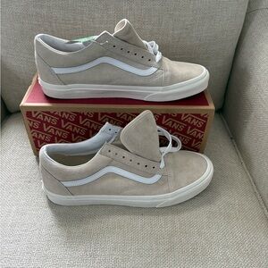 Vans Suede Sneakers in Beige and White